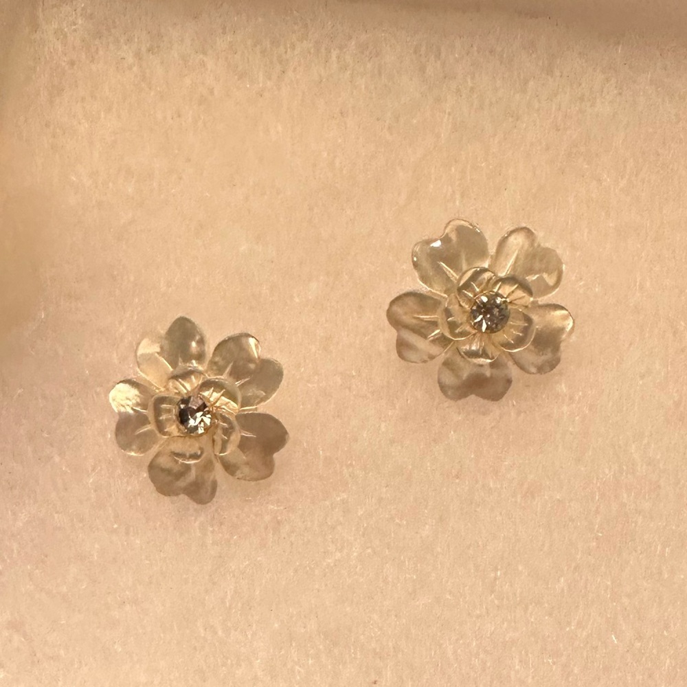 Kate & Mari bridal white flower earrings - worn once!